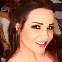 امنة فاخر